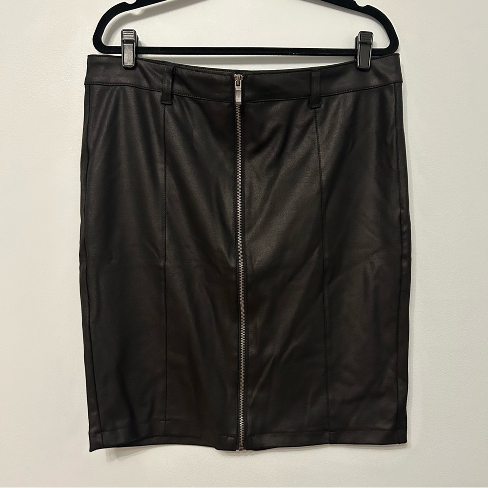 D. Jeans Black Faux Leather Skirt